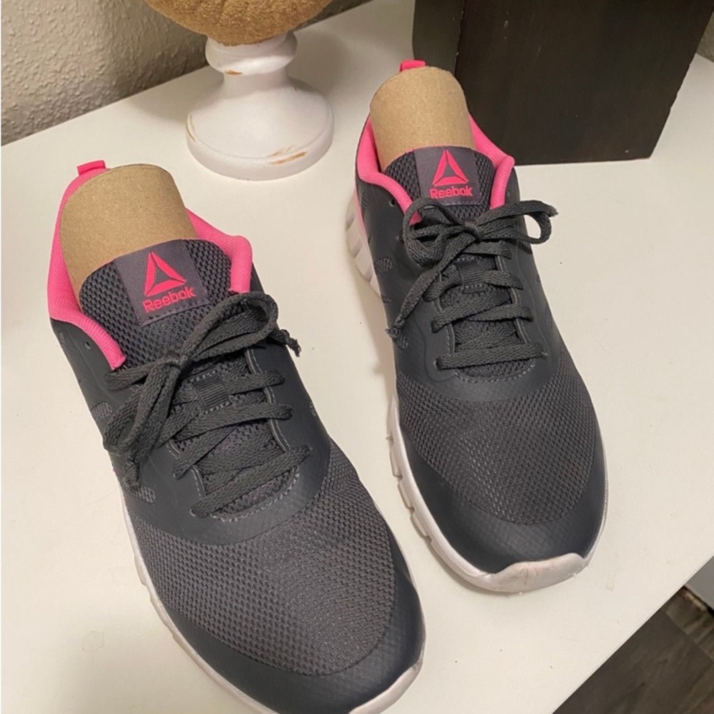 Womens Reebok Size 81/2